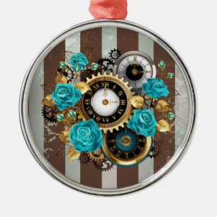 Steampunkuhr und türkisfarbene Rose auf Streifen Ornament Aus Metall