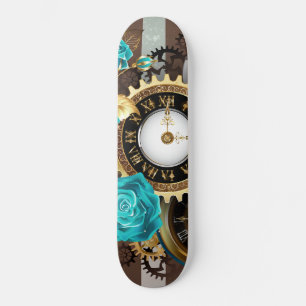 Steampunkuhr und türkisfarbene Rose auf Streifen Skateboard