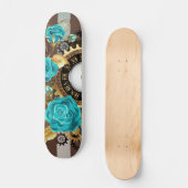 Steampunkuhr und türkisfarbene Rose auf Streifen Skateboard (Vorderseite)