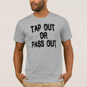 Stechen Sie heraus an oder überschreiten Sie T-Shirt