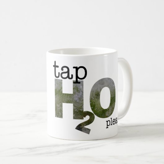 stechen Sie Wasser an Kaffeetasse (VorderseiteRechts)