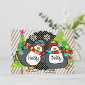 Stechpalmen-lustiger Skatenpenguins-Feiertag Feiertagskarte (Stehend Vorderseite)