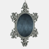 Steel Gray Gothic Ombre Hintergrundgeschichte Schneeflocken Zinn-Ornament (Links)