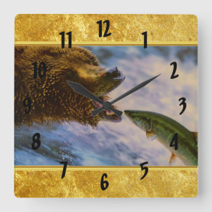 Steelhead salmon jumping into grizzly bears mouth quadratische wanduhr