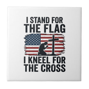 Steh für die Flagge Knie für das Kreuz-Shirt-Desig Fliese