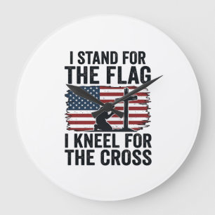 Steh für die Flagge Knie für das Kreuz-Shirt-Desig Große Wanduhr