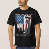 stehen für die Fahne gefallener Veteranen T-Shirt (Vorderseite)