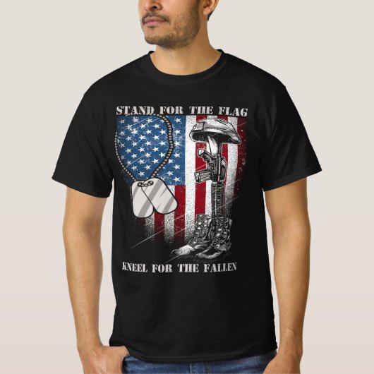 stehen für die Fahne gefallener Veteranen T-Shirt (Vorderseite)