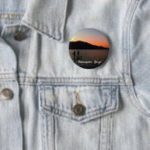 Stehen Sie beim Sonnenuntergang auf dem Planschen Button (Beispiel)