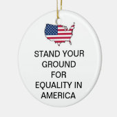 STEHEN SIE IHREN BODEN FÜR GLEICHHEIT IN KERAMIK ORNAMENT (Links)