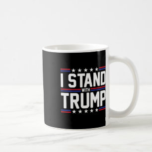 Stehen Sie mit Trump, der amerikanischen Fahne, un Kaffeetasse