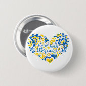 Stehen Sie mit ukrainischer Schrift und Herz Button (Vorne & Hinten)