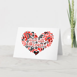 Stehen Sie mit ukrainischer Schrift und Herz Einladung