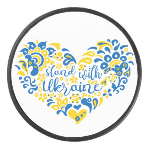 Stehen Sie mit ukrainischer Schrift und Herz Eishockey Puck