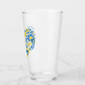 Stehen Sie mit ukrainischer Schrift und Herz Glas (Links)