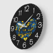 Stehen Sie mit ukrainischer Schrift und Herz Große Wanduhr (Winkel)