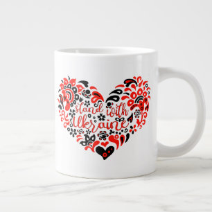Stehen Sie mit ukrainischer Schrift und Herz Jumbo-Tasse