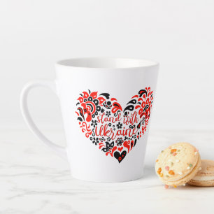 Stehen Sie mit ukrainischer Schrift und Herz Milchtasse
