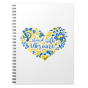 Stehen Sie mit ukrainischer Schrift und Herz Notizblock