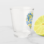 Stehen Sie mit ukrainischer Schrift und Herz Schnapsglas (Links)