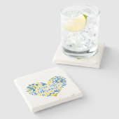 Stehen Sie mit ukrainischer Schrift und Herz Steinuntersetzer (Seitenansicht)