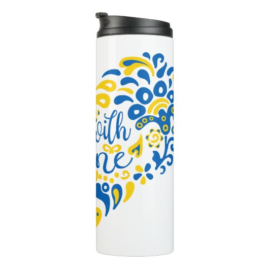 Stehen Sie mit ukrainischer Schrift und Herz Thermosbecher (Nach rechts gedreht)
