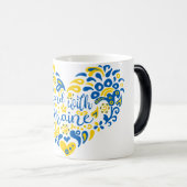 Stehen Sie mit ukrainischer Schrift und Herz Verwandlungstasse (VorderseiteRechts)