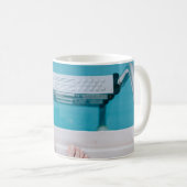 Stehend auf der Poolleiter Kaffeetasse (VorderseiteRechts)