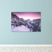 Stehend im Winterwunderland Leinwanddruck (Insitu (Holzboden))