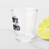 Stehend in Stupid Schnapsglas (Rechts)