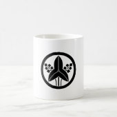 Stehende Pfeilspitze in einem Kreis Kaffeetasse (Mittel)