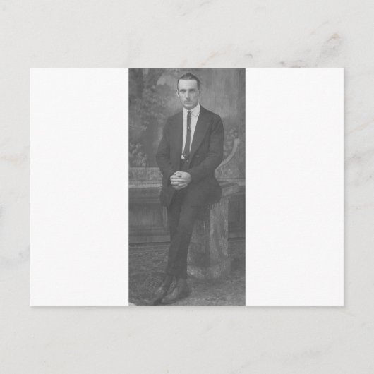 stehender Mann der 1920er Postkarte (Vorderseite)