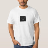 Stehender zu Naher T - Shirt (Vorderseite)