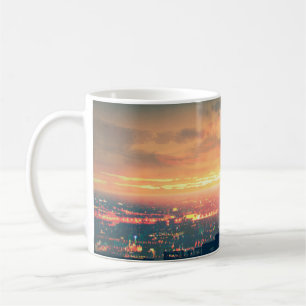 stehendes junges Paar auf dem Dach mit Blick auf c Kaffeetasse