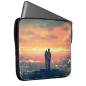 stehendes junges Paar auf dem Dach mit Blick auf c Laptopschutzhülle (Vorne Rechts)