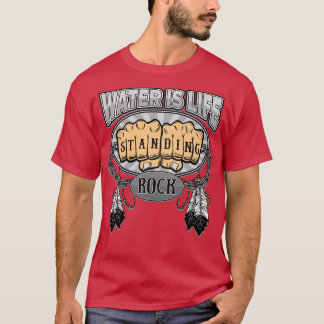 Stehendes Rock Water ist Life Fists NoDAPL T-Shirt