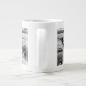 Steigende Flut am Strand Jumbo-Tasse (Rückseite)