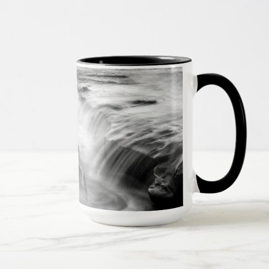 Steigende Flut am Strand Tasse (Rechts)