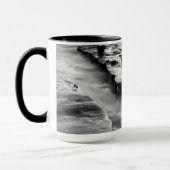 Steigende Flut am Strand Tasse (Links)