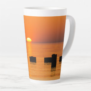 Steigende Orange Latte Tasse