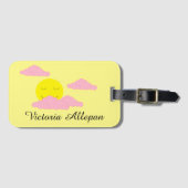 Steigende Sonne mit rosa Wolken: hellgelb Gepäckanhänger (Vorderseite (Horizontal))