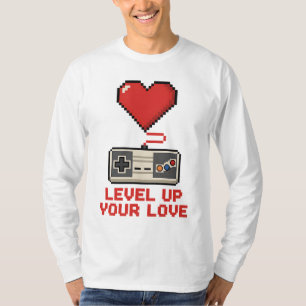 Steigere deine Liebe, Retro-Pixel-Gaming-Design T-Shirt