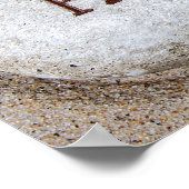 Stein im Sand mit dem Wort Hope Poster (Ecke)