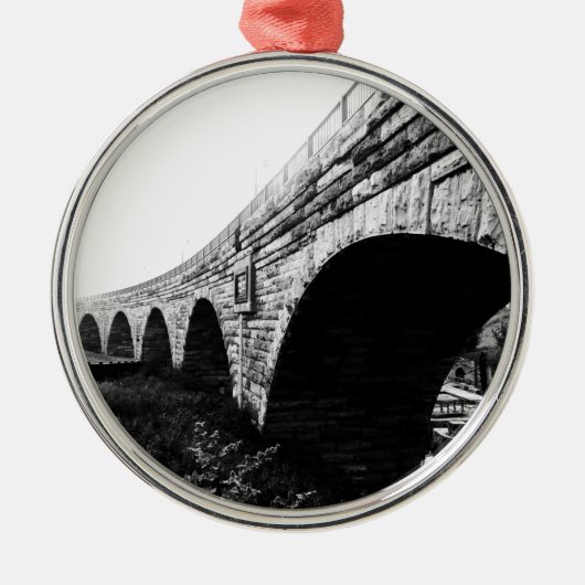 Steinbogenbrücke Silbernes Ornament (Vorne)