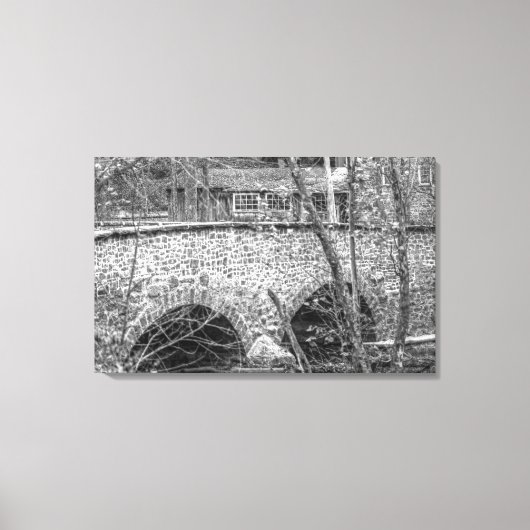 Steinbogenbrücke über den Unami-Bach - B&W Leinwanddruck (Vorderseite)