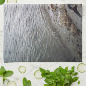 Steine am Strand Geschirrtuch (Gefaltet)