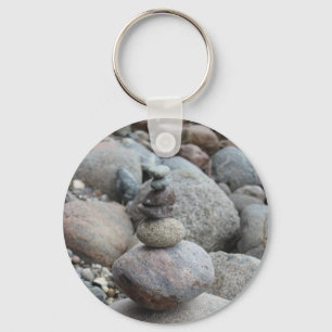 Steine an der Ostsee , gestapelt , Steinbalance Schlüsselanhänger