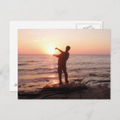 Steine in den Sonnenuntergang überspringen Postkarte (Vorne/Hinten)