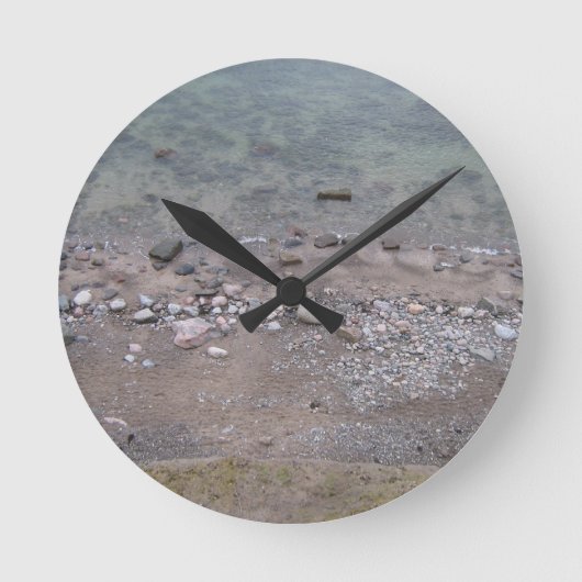 Steine in der Ostsee Runde Wanduhr (Vorderseite)