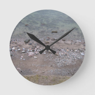 Steine in der Ostsee Runde Wanduhr